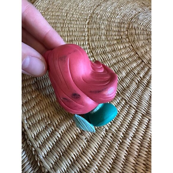 The Little Mermaid book and Ariel figurine - Picture 4 of 10